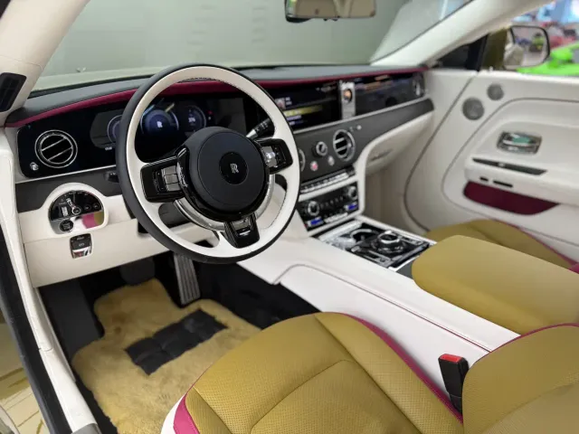 Rolls-Royce Spectre — Фото автомобиля 4