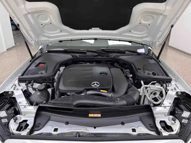 Mercedes-Benz E-Class — Фото автомобиля 23