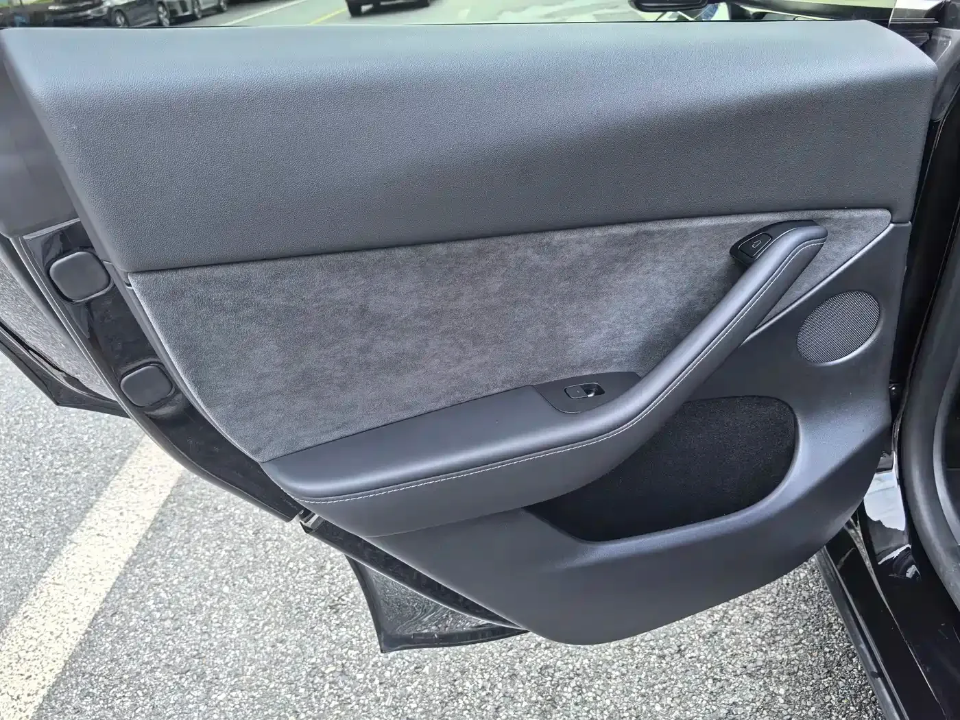 Tesla Model Y 2022 Rear-Wheel Drive Version — Фото автомобиля 18