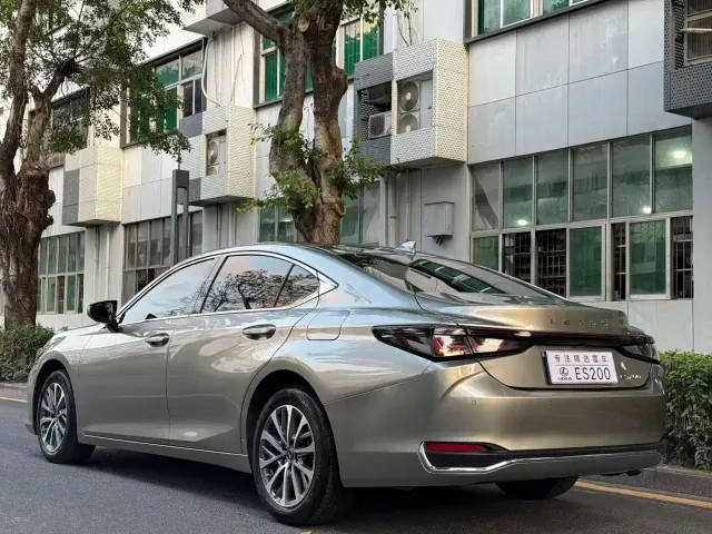 Lexus ES — Фото автомобиля 6