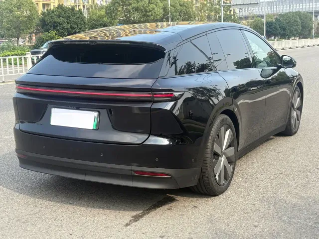 Li Auto i6 — Фото автомобиля 5