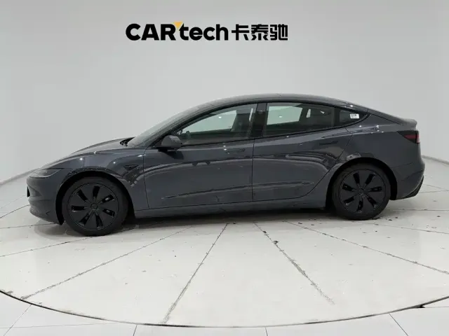 Tesla Model 3 — Фото автомобиля 8