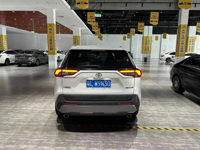 Toyota RAV4 — Фото автомобиля 5