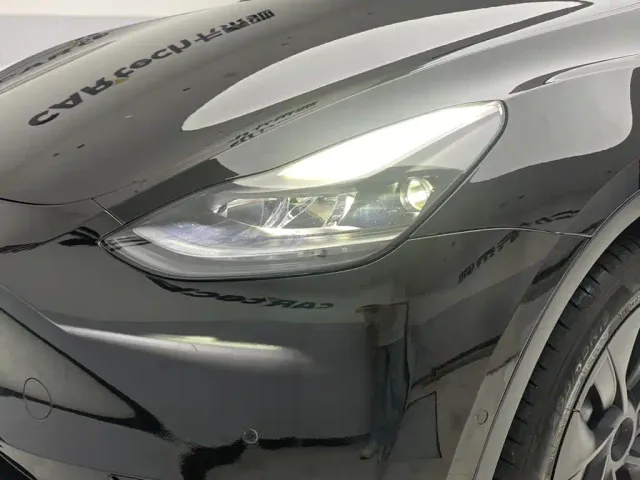 Tesla Model Y — Фото автомобиля 9