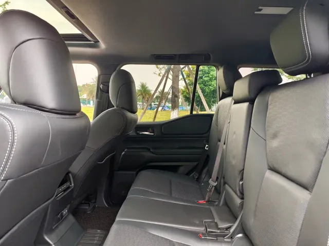 Toyota Prado — Фото автомобиля 10