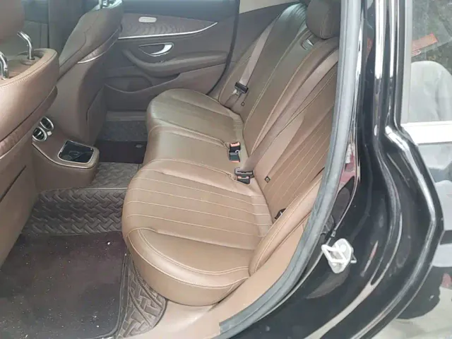 Mercedes-Benz E-Class — Фото автомобиля 16