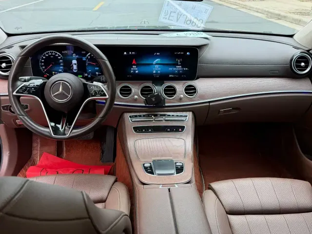 Mercedes-Benz E-Class — Фото автомобиля 6