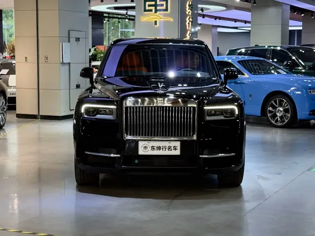 Rolls-Royce Cullinan — Фото автомобиля 2
