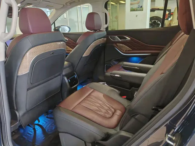 Hongqi HS7 — Фото автомобиля 24