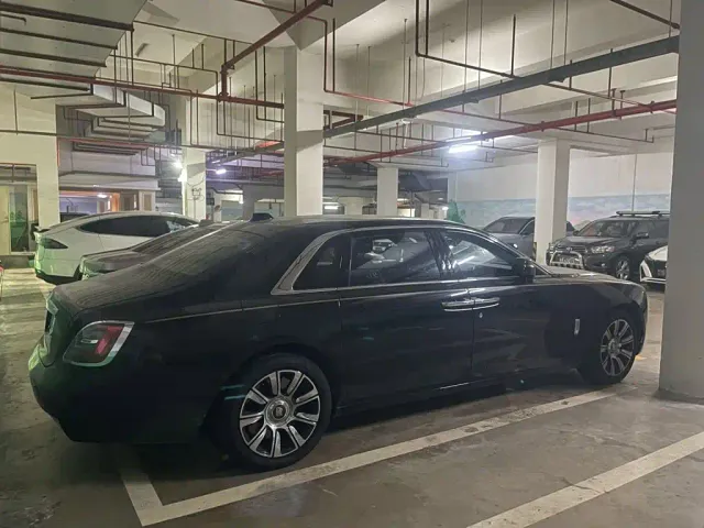 Rolls-Royce Ghost — Фото автомобиля 11