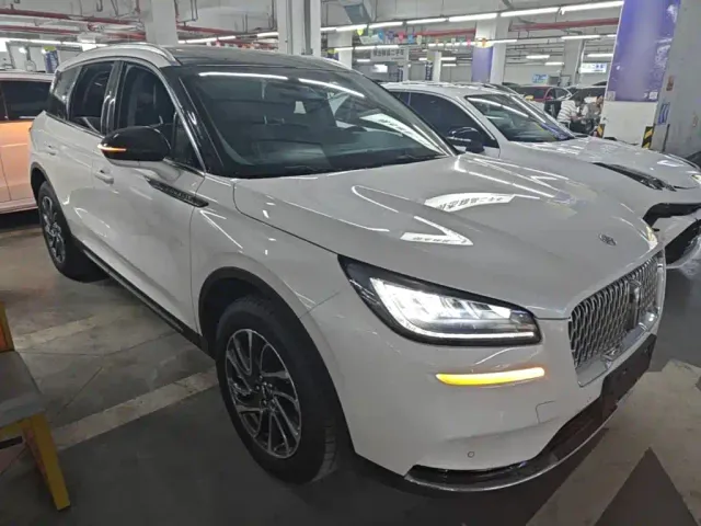 Lincoln Corsair — Фото автомобиля 3