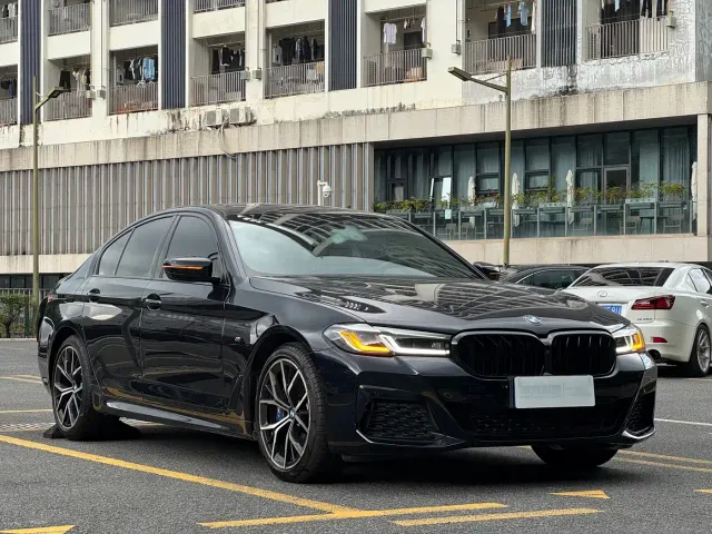 BMW 5 Series — Фото автомобиля 3