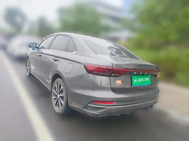 Geely Emgrand — Фото автомобиля 24