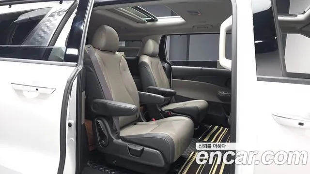 Kia Carnival Generation 4 — Фото автомобиля 18