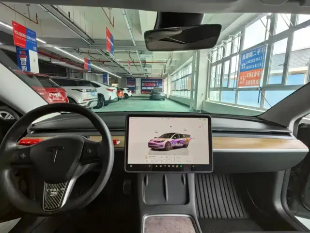 Tesla Model 3 — Фото автомобиля 3