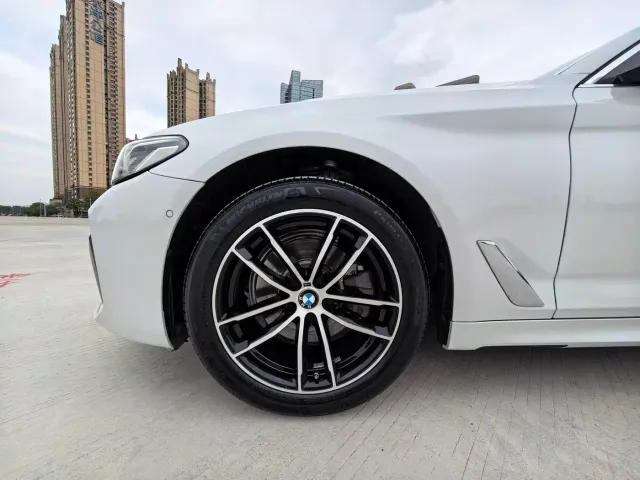 BMW 5 Series — Фото автомобиля 4