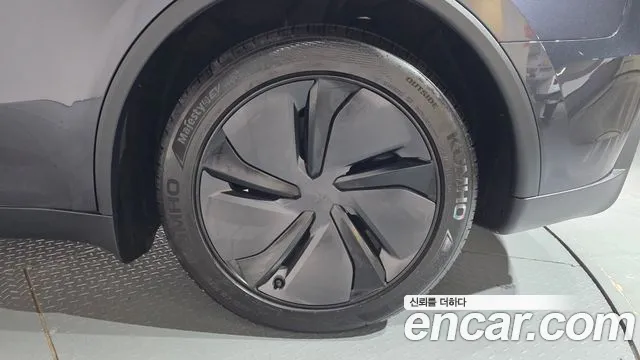 Tesla Model Y — Фото автомобиля 20