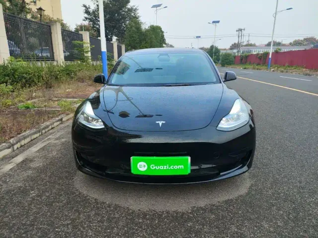 Tesla Model 3 — Фото автомобиля 2