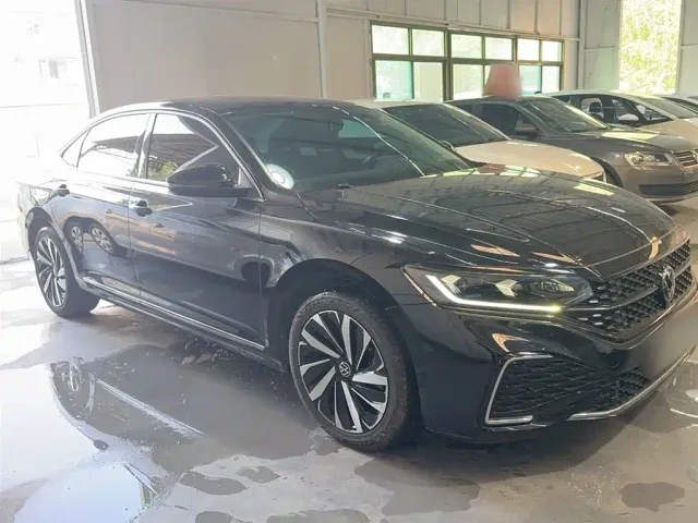 Volkswagen Passat — Фото автомобиля 7