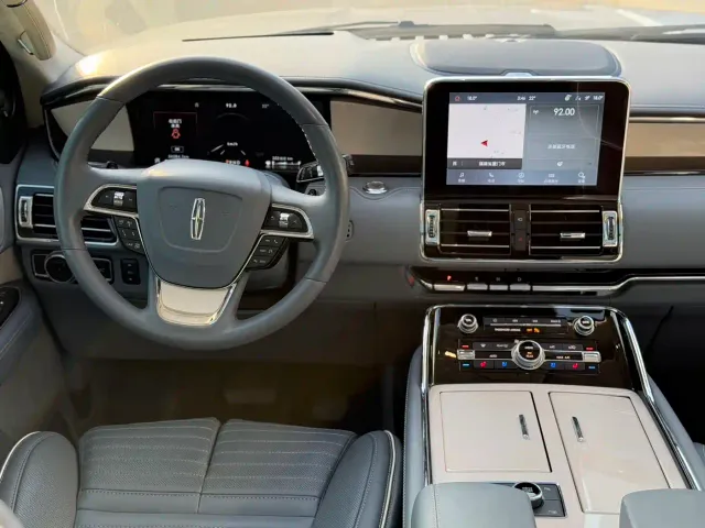 Lincoln Navigator — Фото автомобиля 9