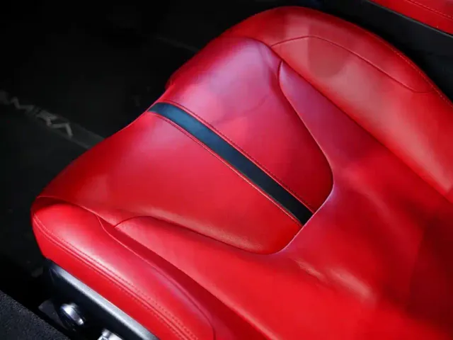 Lotus Emira — Фото автомобиля 18