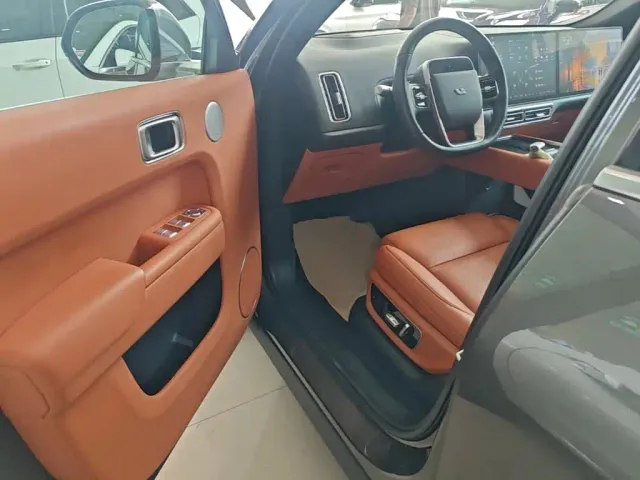 Li Auto L9 — Фото автомобиля 15