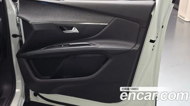 Peugeot 5008 2nd Gen — Фото автомобиля 14