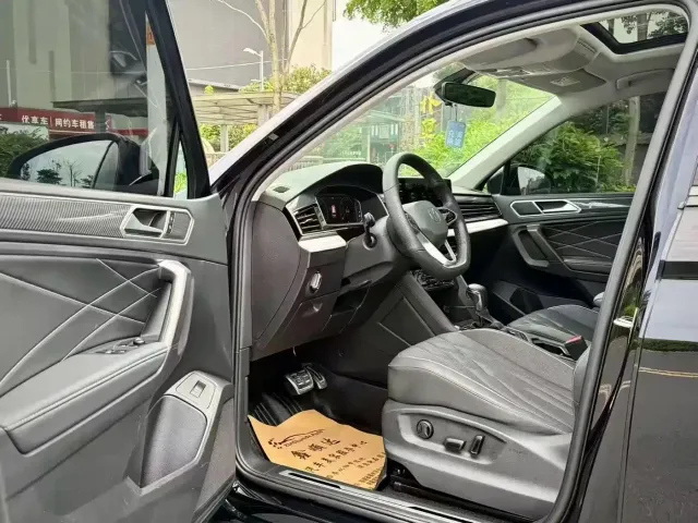 Volkswagen Tiguan L 2022 330TSI Auto 2WD R-Line Premium Edition — Фото автомобиля 7