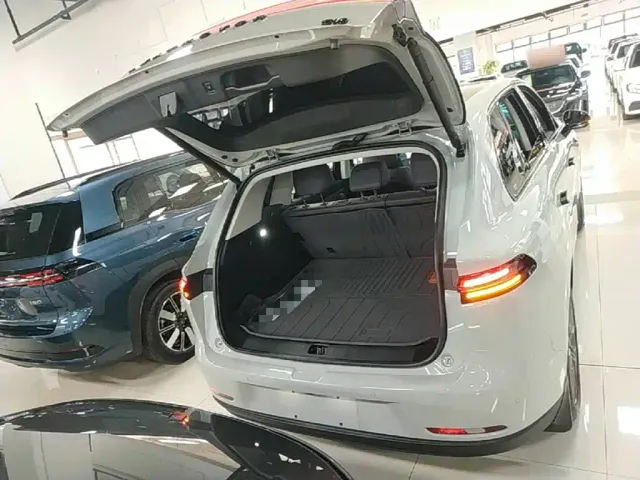 Leapmotor C10 — Фото автомобиля 17