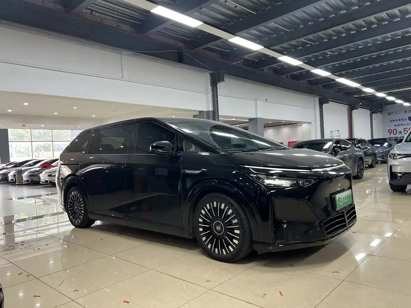 XPeng XPeng X9 2026 Model Extended Range Base Version — Фото автомобиля 3