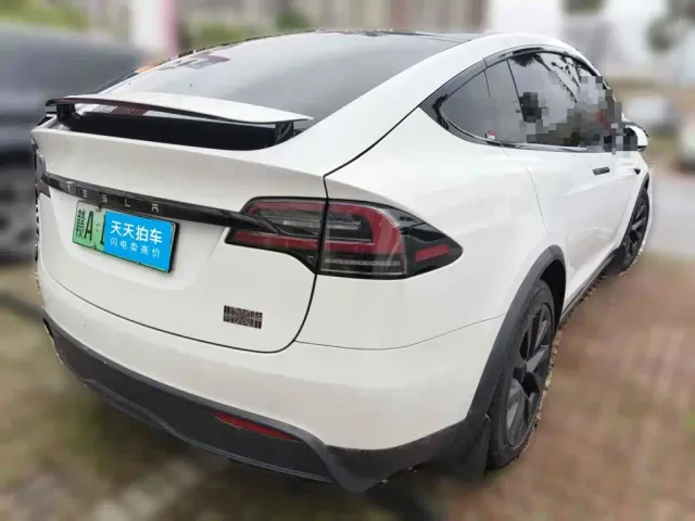 Tesla Model X — Фото автомобиля 2
