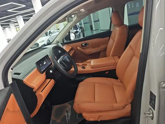 Leapmotor C10 — Фото автомобиля 14