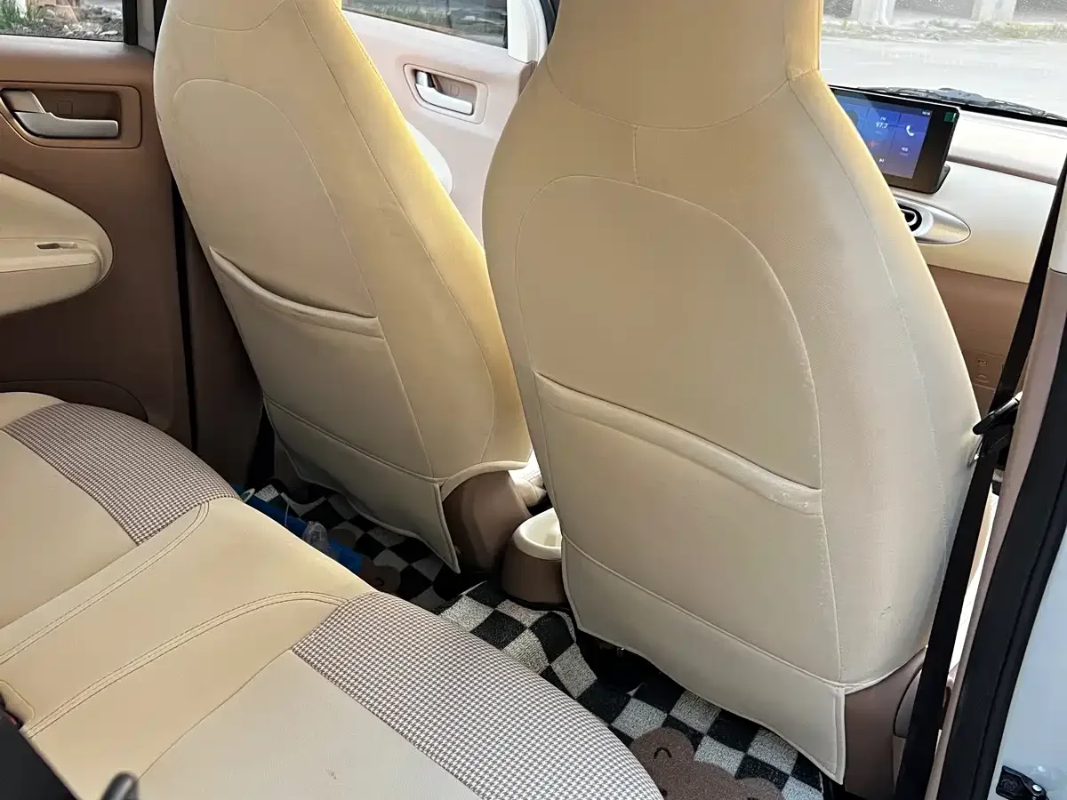 Wuling Motors Hongguang MINIEV 2025 4-Door Premium+ Edition — Фото автомобиля 12