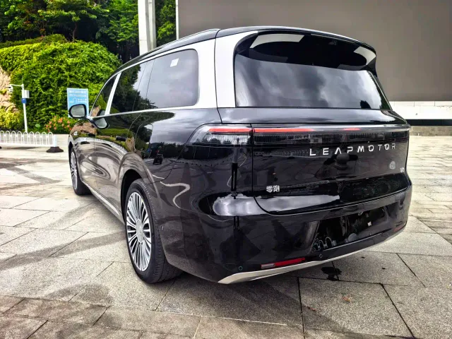 Leapmotor D Series — Фото автомобиля 7