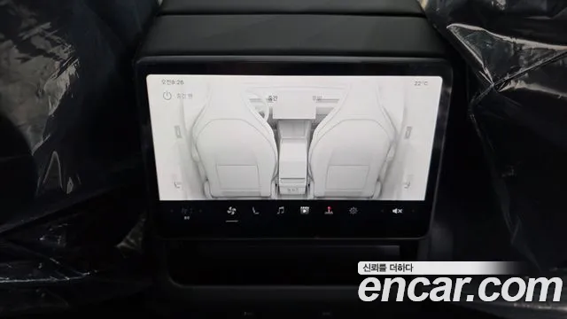 Tesla Model Y — Фото автомобиля 30
