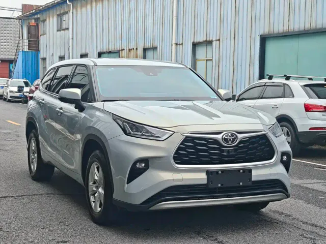 Toyota Highlander — Фото автомобиля 3