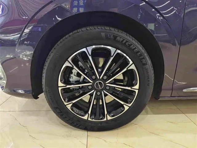 Roewe iMAX8 — Фото автомобиля 10