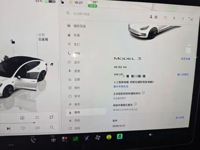 Tesla Model 3 — Фото автомобиля 11