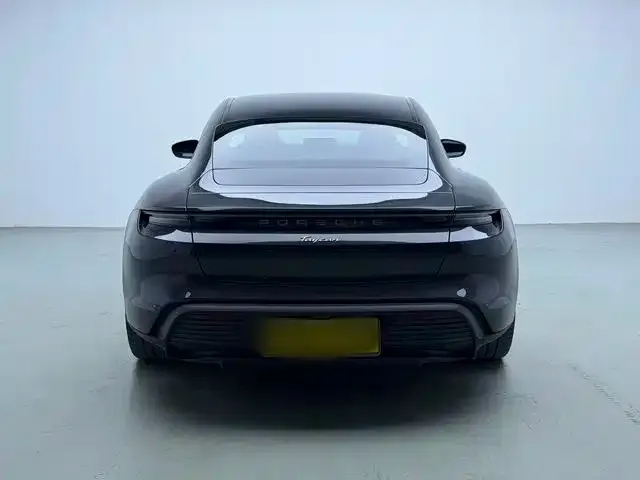 Porsche Taycan — Фото автомобиля 17