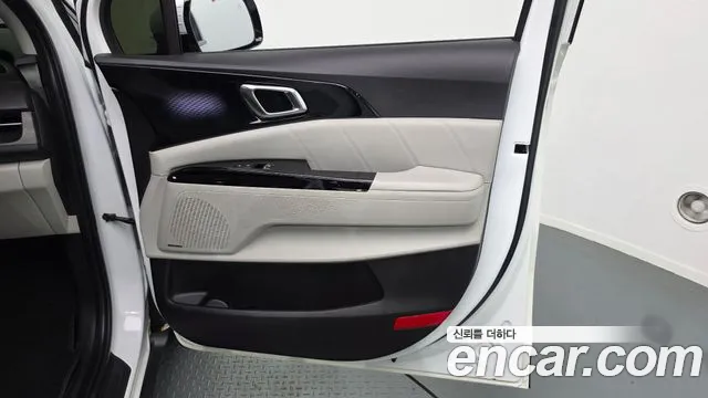 Kia Carnival Generation 4 — Фото автомобиля 25