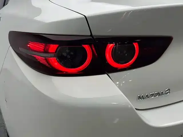 Mazda Axela — Фото автомобиля 20
