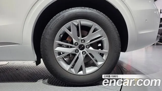Genesis GV70 — Фото автомобиля 21