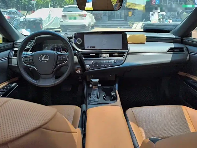 Lexus ES — Фото автомобиля 12
