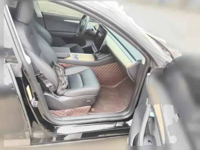 Tesla Model Y — Фото автомобиля 13