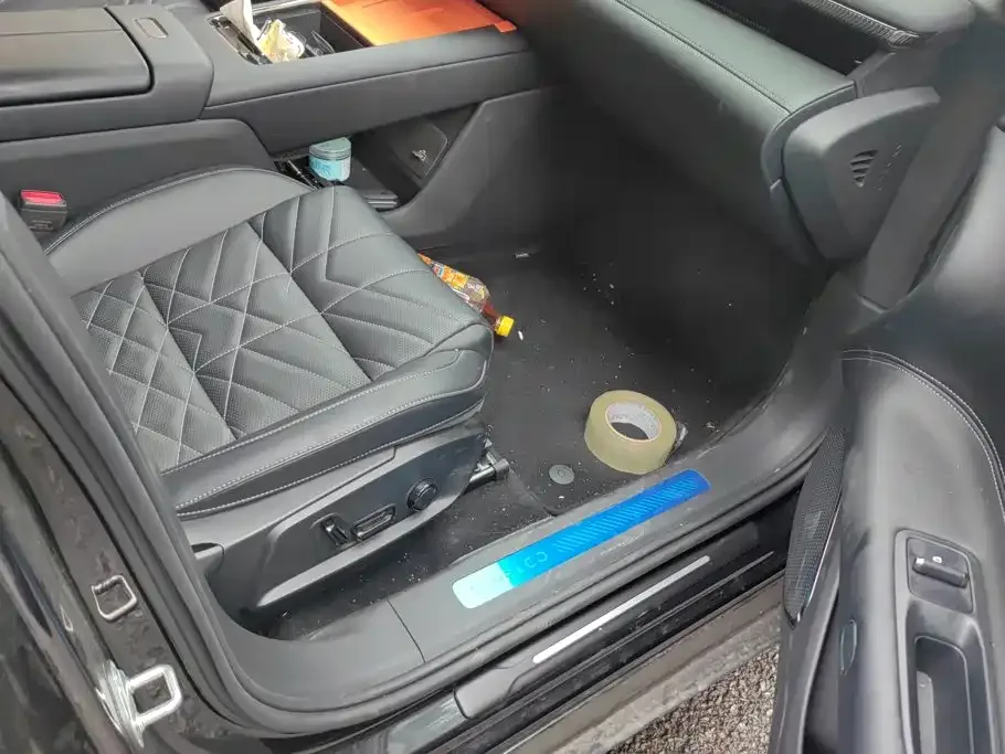 Lynk & Co Lynk & Co 10 EM-P 2025 Facelift 240 AWD Ultra — Фото автомобиля 8