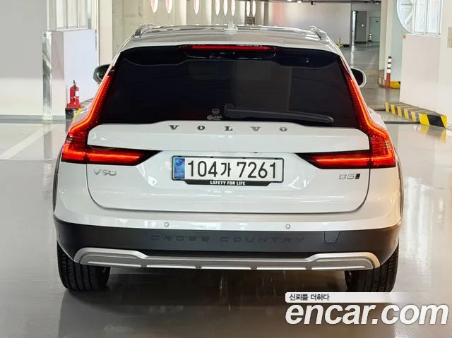 Volvo V90 — Фото автомобиля 4