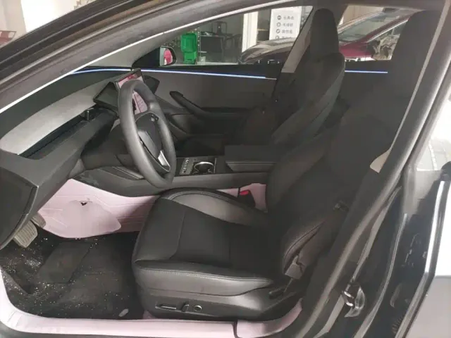 Tesla Model 3 — Фото автомобиля 14