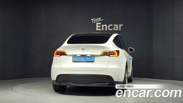 Tesla Model Y — Фото автомобиля 3