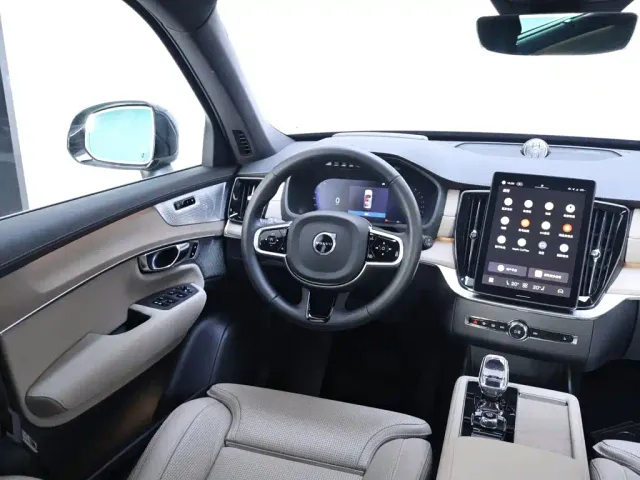 Volvo XC90 — Фото автомобиля 14