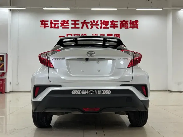 Toyota C-HR — Фото автомобиля 14
